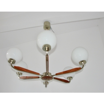 Stylowy żyrandol retro w stylu mid-century modern